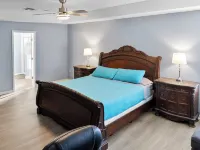 6 Bedrooms. Private South Facing Swimming Pool. BBQ