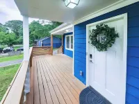 Modern Home 2 Firepits w/ Dining Hotels in Candler-McAfee