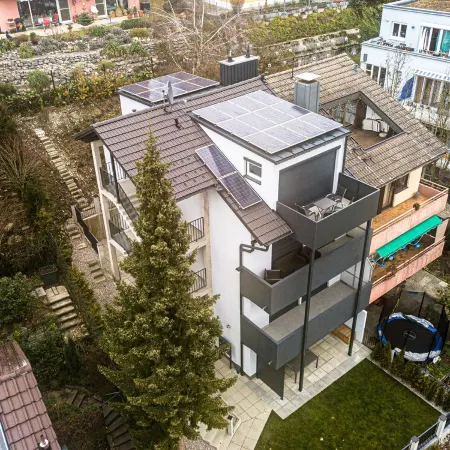 Exclusive (top floor) new-build vacation apartment with distant views