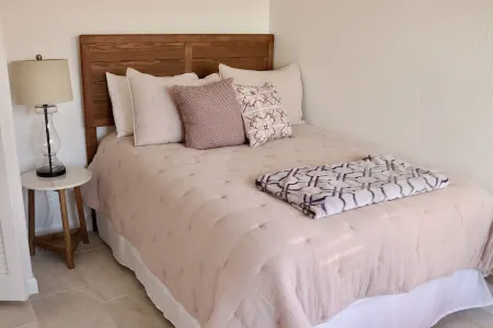 Newly renovated condo with mountain views!