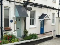 Beachside Mews - Brand Newly Refurbished Apartment By The Beach