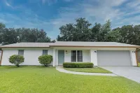 Vacation on Vista close to beach & downtown Ocean Springs! Includes golf cart!