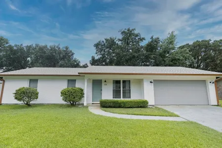 Vacation on Vista close to beach & downtown Ocean Springs! Includes golf cart! Отели рядом с достопримечательностью «Ocean Springs Museum of History»