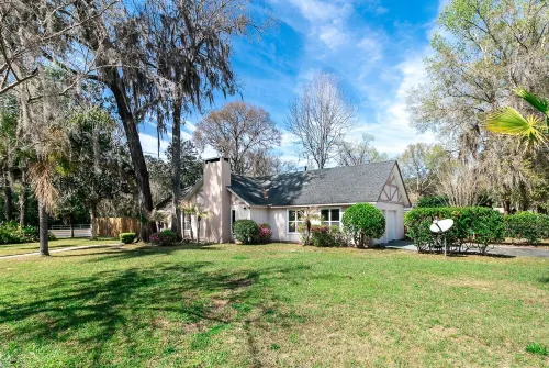 Modern Pool Home Near UF, Downtown, & Devil's Millhopper Geological State Park
