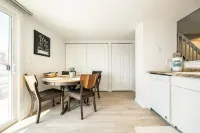 ❀ Stunning ❀ Townhouse with A/C! Sleeps 5 People