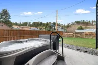 Modern on Main-Walking Distance to Downtown Hill City and Mickelson Trail! Hotels in Hill City