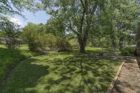 Comfy Eastside Home Close to Downtown Hotels in Wade Hampton