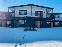 Contemporary Remodeled 6 Bed 4 Bath Apartment Hotels in 