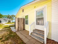 Private Pool w/ Lithium  Golf Cart w Paid Parking Included. Walk to Restaurants
