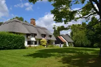 THE WHITE BARN in a beautiful village close to Cambridge 리버사이드 공원 주변 호텔