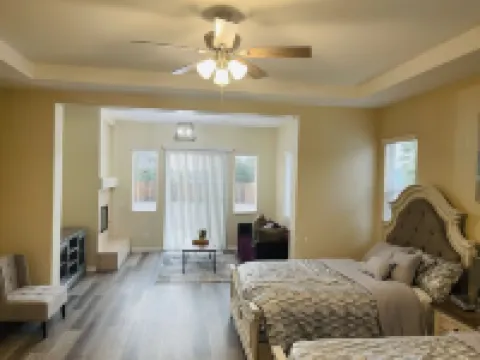 LUXURY HOME 3300 SQ FT, QUIET NEIGHBORHOOD