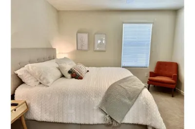 OFF-THE-DIAGONAL 2-Bedroom Townhome Hotels near Kanemoto Park