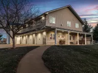 Entertainers Paradise House + Shop Hotels in Robins