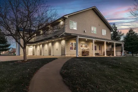 Entertainers Paradise House + Shop