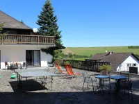 EifelNatur 8, large family apartment with terrace and barbecue, pets welcome Hotels in Immerath
