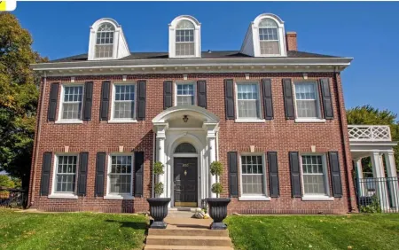 Iconic Historical Home Отели в г. Adams County