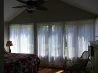 Cozy Retreat. 1 Bedroom House,  Welcome!May 1st -Nov 1st  Internet & Wifi