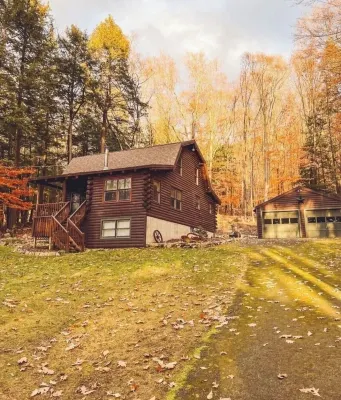 Private Cozy Log Cabin minutes from Lake George