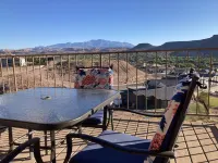 Fantastic view! 2 bed 2 bath! Pools, KING bed! 10% weekly discount!