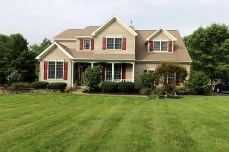 Beautiful Saratoga Springs home. Located near Saratoga Racetrack.