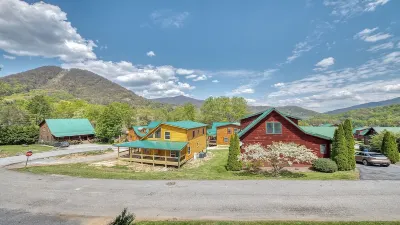 Pet-Friendly/Mountain Views/Roaming Elk/Wrap-Around Porch! Hotels near Maggie Valley Opry House