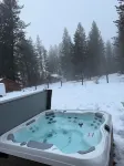 Tranquil Ski Retreat + Hot Tub + Mins to Brundage Ski Resort & McCall 4 Bd+WiFi