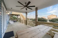 EV Charging Outer Banks Haven Walk to Beach Pet Friendly New Kitchen Outdoors