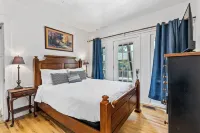 House of Mint - Down Town FLG w/  Hot Tub! Sleeps 12