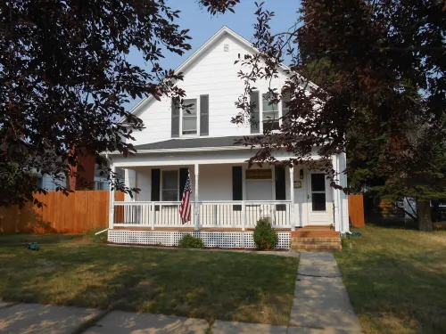 Beautiful Victorian, Newly refinished. Whole House sleeps 10 Hotels in Red Lodge