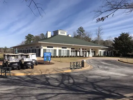 Top-Floor Lakefront Condo – Heated Pool, Boat Dock & Sunset Views