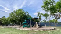 New Charming Private Oasis near Community Pool and Park in NW Austin