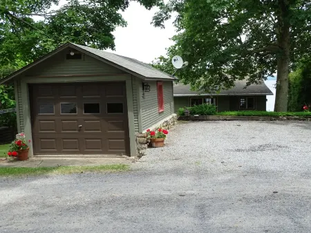 Beautiful Views, Sunrises, Pet Friendly, Comfortable!