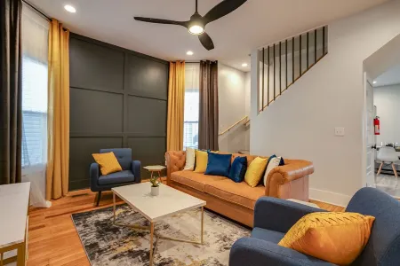 Summer Special 🥃 Bourbon Trail-Downtown-Mins to Rupp-UK-Restaurant-Renovated 🐎 Отели рядом с достопримечательностью «Кладбище Лексингтон»