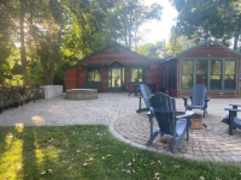 Charming Log Cabin on a private spring fed lake
