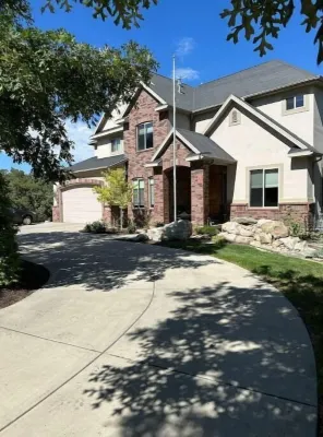 2 Bdrm Private Basement Apartment Sleeps 6