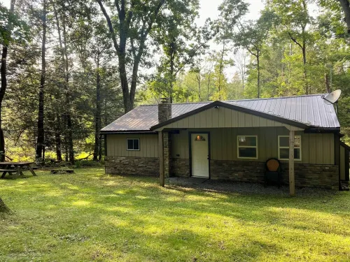 Beautiful cabin 11 miles from Beaver Stadium.  Enjoy an unplugged PSU weekend.