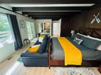 4 Bedroom Family Cabin • 5 Min Stroll to Lake Gregory! Hotel a Crestline