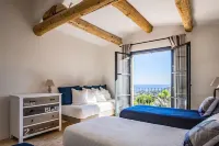 VILLA SOLEIL D'OR GOLFE DE ST TROPEZ, swimming pool at 29° all year round, 180° view