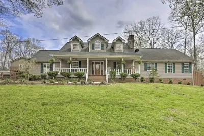 Home - Retreat w/ Pool and Hot Tub on 5 acres !!