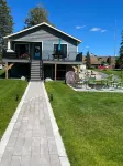 On the Chain, near downtown, close to trails, private dock, dog-approved! 🌊 🌞 🐶