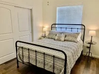 The Desert Moon- A luxurious retreat w/ amazing patio, shuffleboard, EV charger Hotels in Fruita