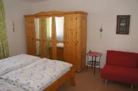 Cozy city apartment with carport for 2 to 5 people near the thermal baths