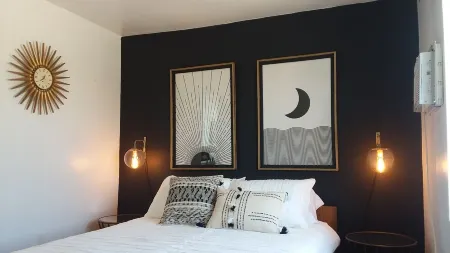 LAKEFRONT- Mid Century Bungalow