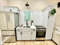 Cozy 1-bedroom Tiny House with WiFi, AC in beautiful Somerset 서머셋 호텔