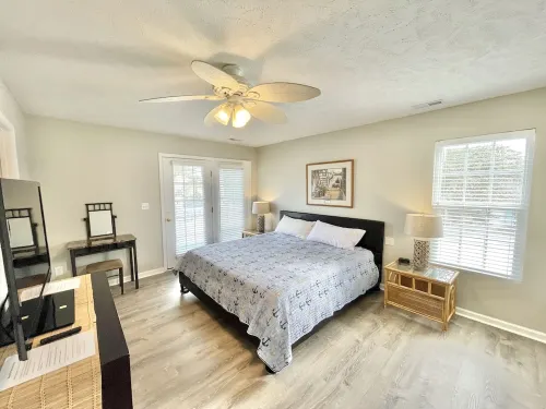 Wine & Roses:6 bed, 6 bath, sleep 16, HEATED pool, hot tub, steamroom, golfcart.