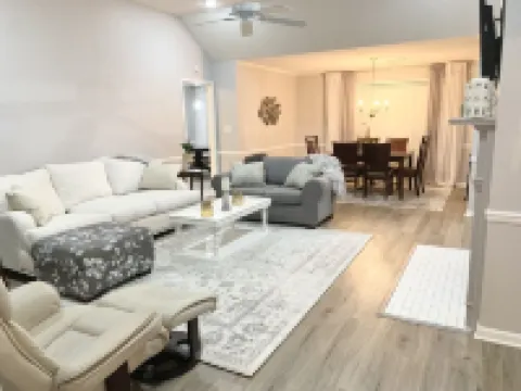Updated Home on Creek *3 King Beds* 4 mi to UA