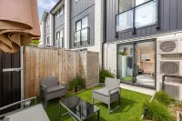 Modern 2BR Townhouse Close to Aucklands Best Foot Locker 주변 호텔