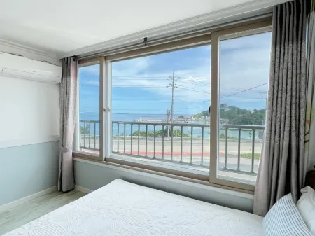 Samcheok Sicily Pension Отели рядом с достопримечательностью «Jangho Port»