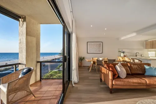 Sol Sands: Oceanfront | Balcony | Henley Beach - Bãi biển