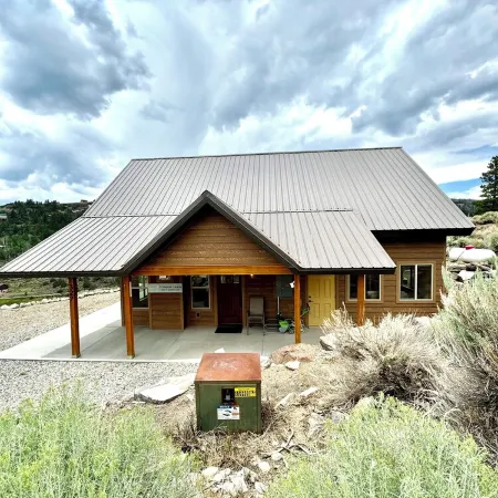 New Rental. Sleeps 8. Family Getaway with Great Views of Panguitch Lake & Sunset